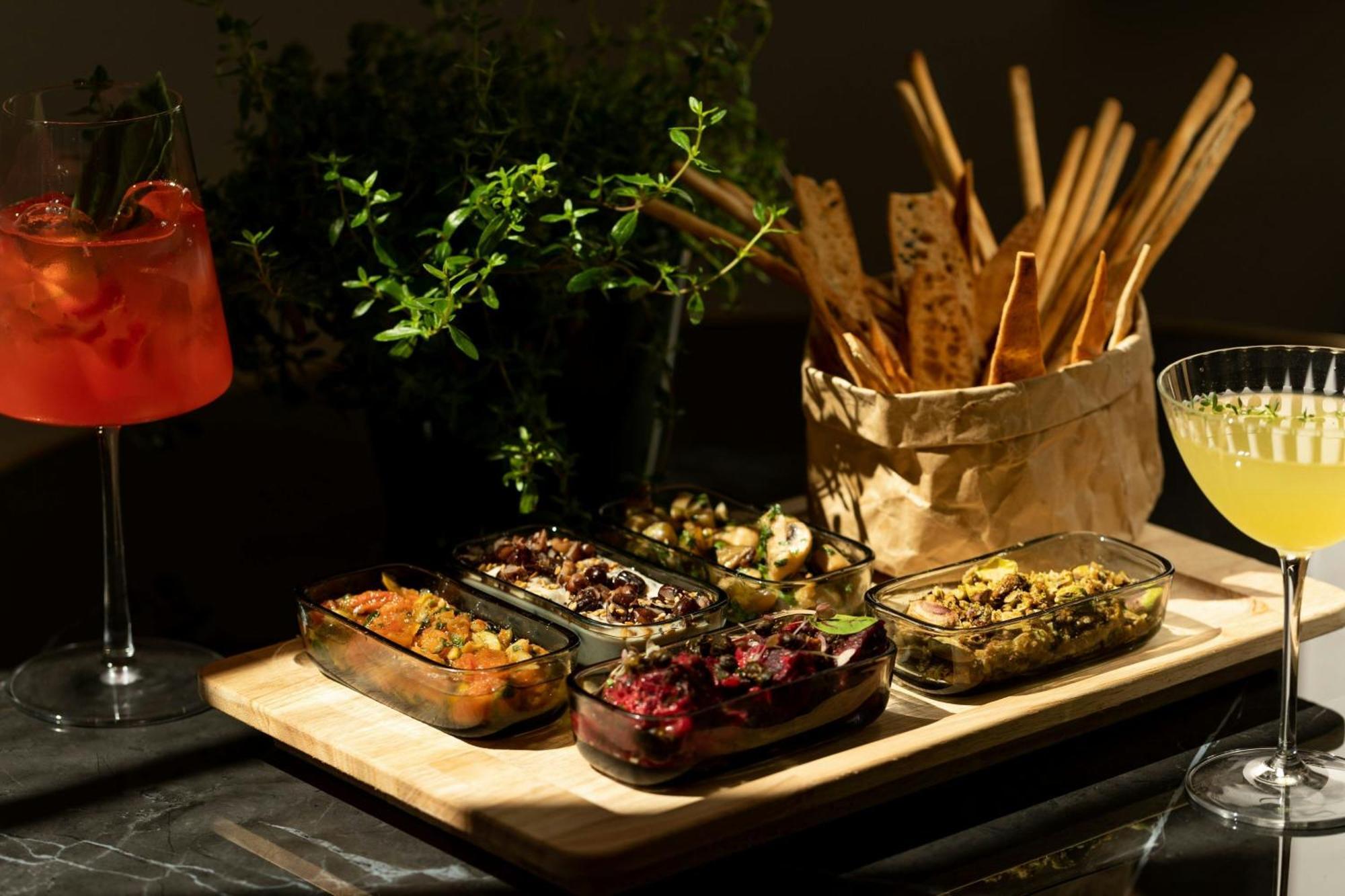 Sapphire House Antwerp, Autograph Collection By Marriott Hotel Ngoại thất bức ảnh A selection of tapas