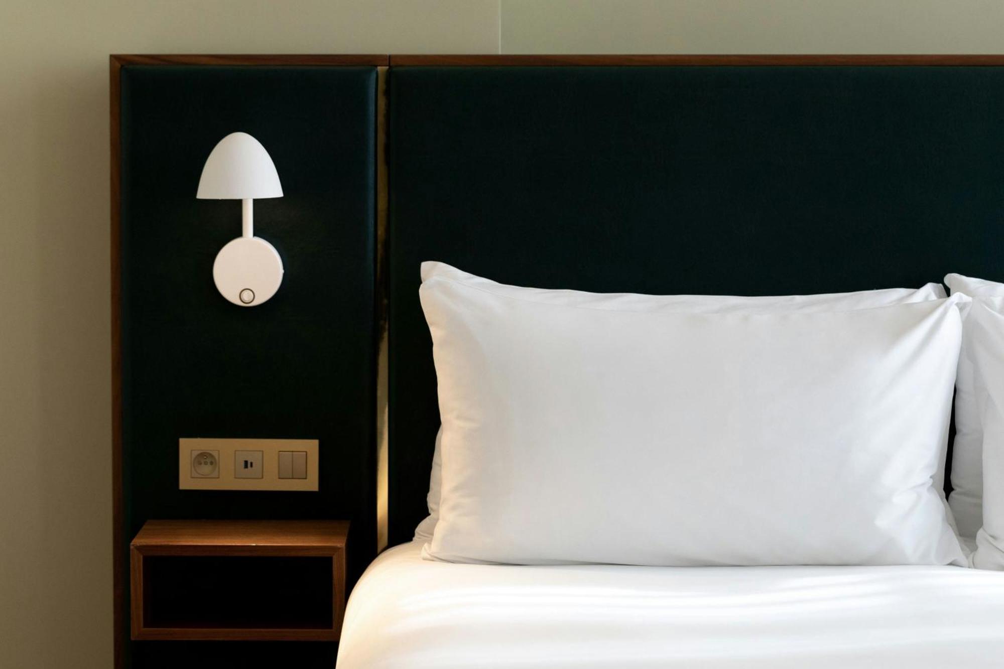 Sapphire House Antwerp, Autograph Collection By Marriott Hotel Ngoại thất bức ảnh A pillow