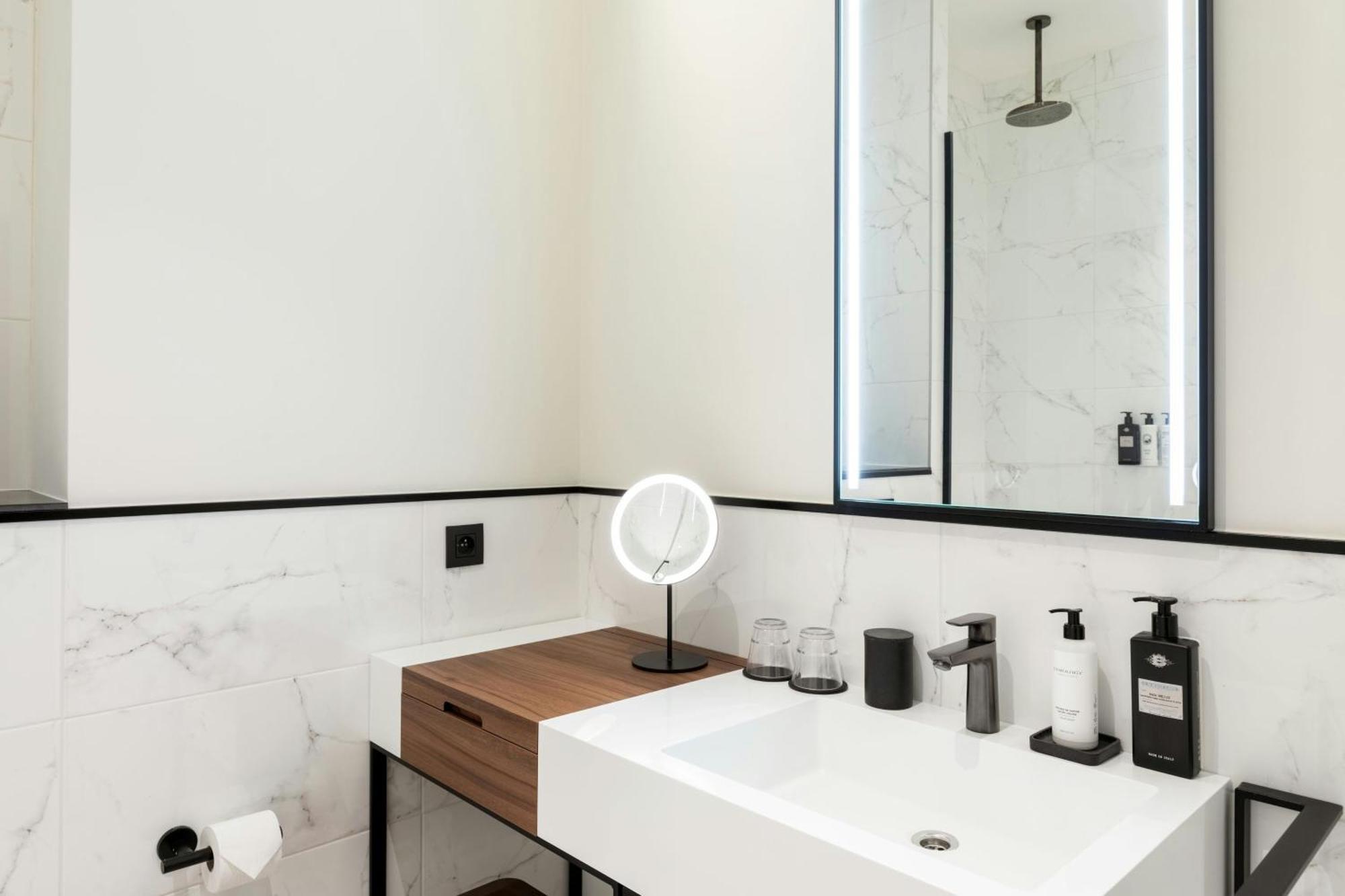 Sapphire House Antwerp, Autograph Collection By Marriott Hotel Ngoại thất bức ảnh Bathroom